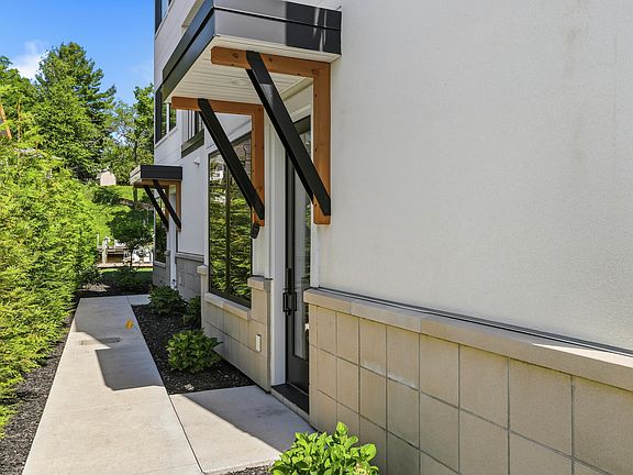 4th image of 3 N Bailey Ave #2