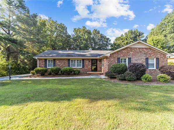 212 Foster Dr, Elon, NC 27244