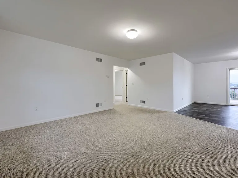 10 Hillside Dr — Photo 5