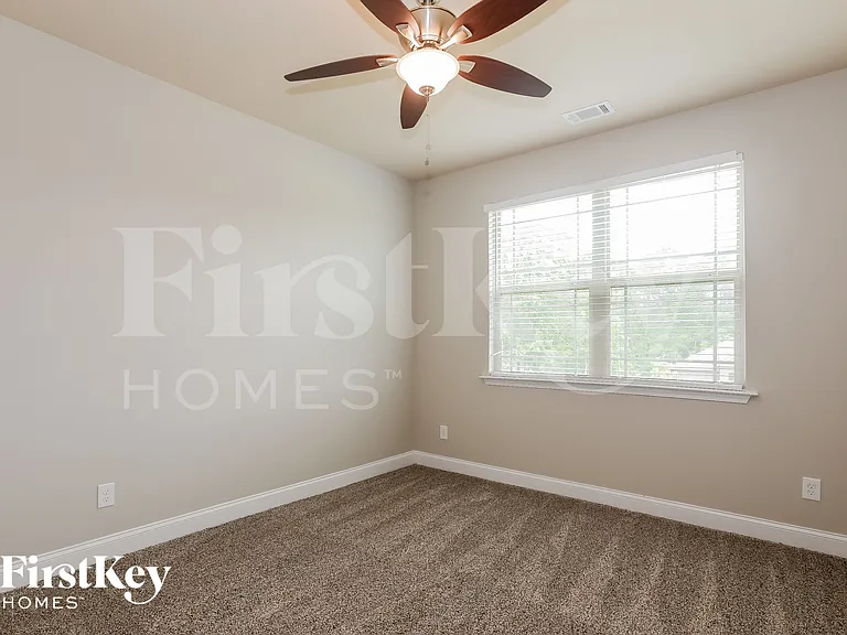 1022 Yorkshire Dr — Photo 12