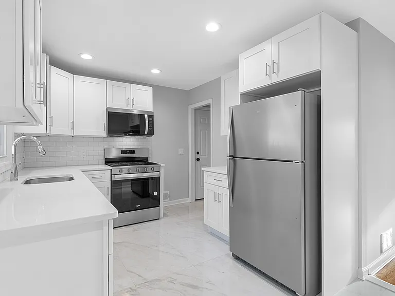 26 Kipling Ave — Photo 4