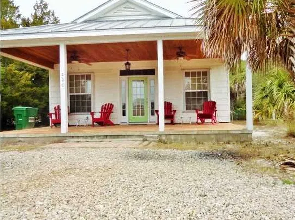 208 SE Avenue E, Carrabelle, FL 32322