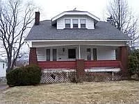 180 Erskine Ave photo 1