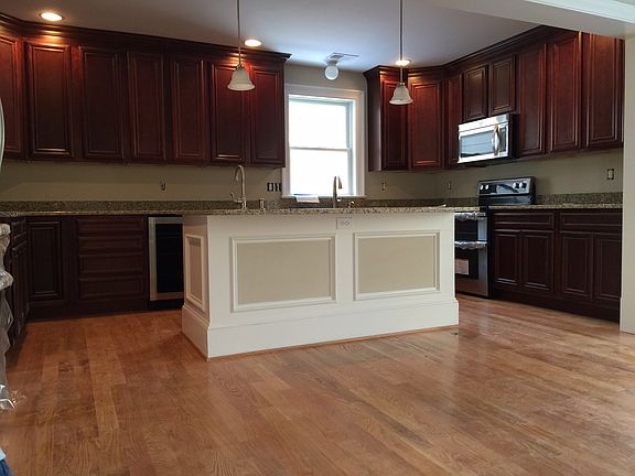 3rd image of 98 Edgemere Dr
