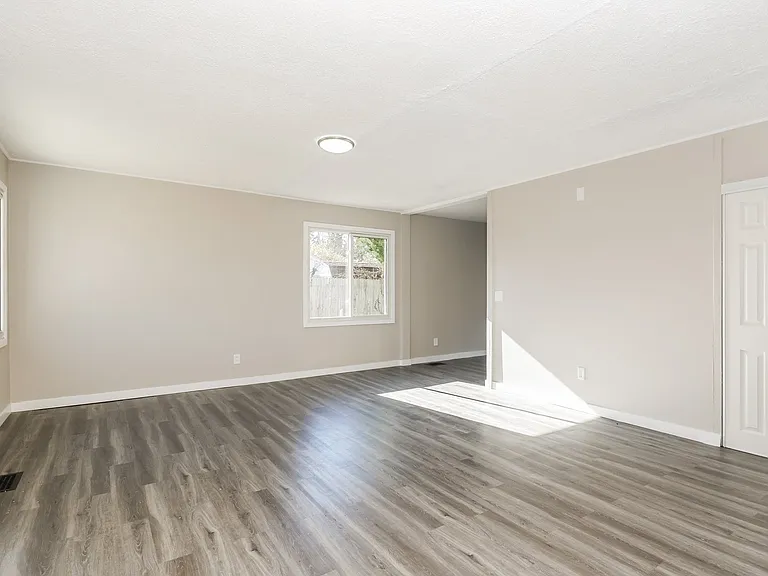 1824508_019_living_room_13321230.jpg