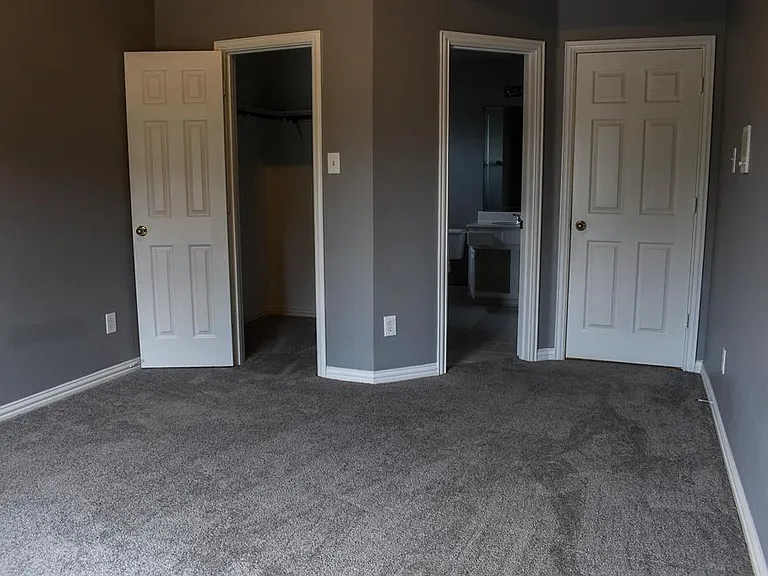 409 Royal Crest Dr — Photo 26
