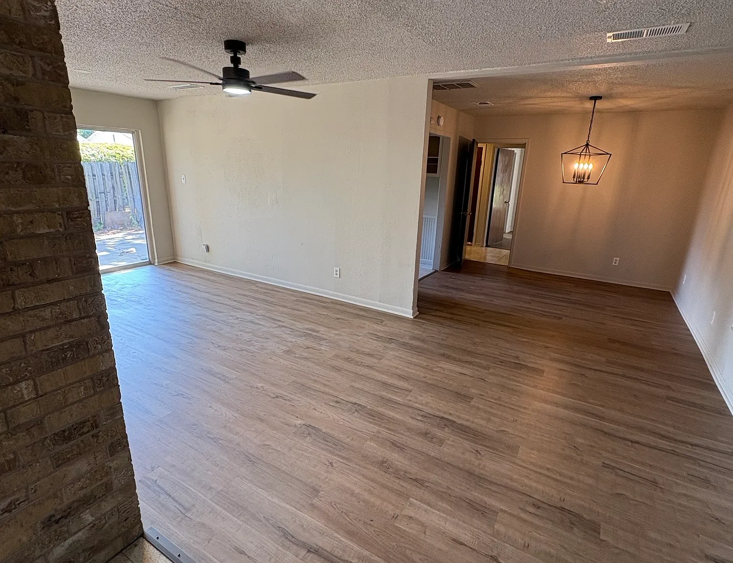2 bed, 1140 sqft, $1,700 — Photo 2