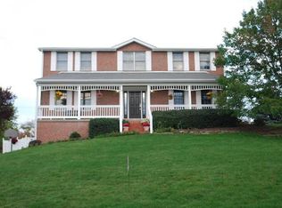 16 Parkcrest Dr, Cecil, PA 15321