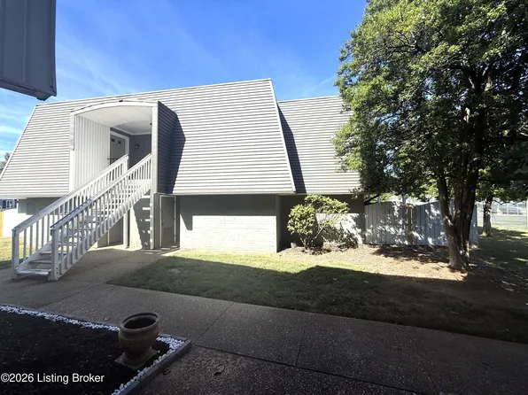 902 La Fontenay Ct, Louisville, KY 40223