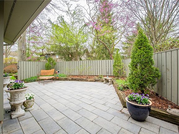 3rd image of 315-6 Wood Ridge Dr