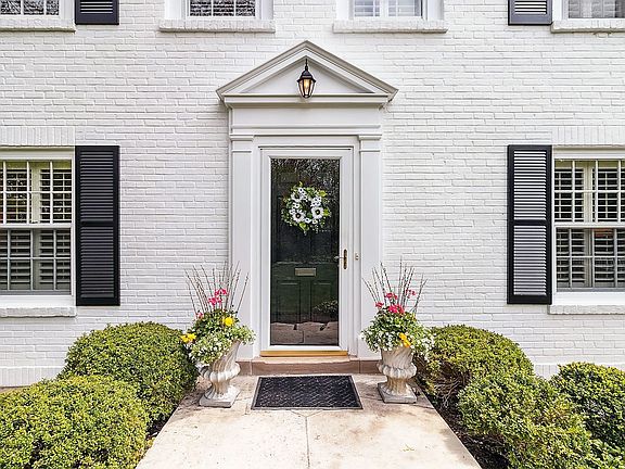 3rd image of 757 Maclean Ave