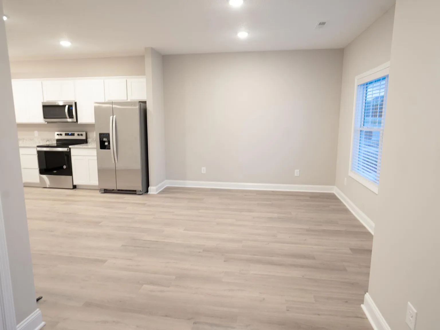 3 bed, 2.5 bath, 1773 sqft, $1,950 — Photo 4