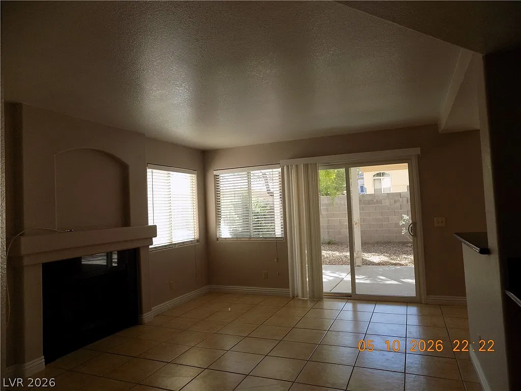 4 bed, 3.0 bath, 1863 sqft, $2,200 — Photo 2