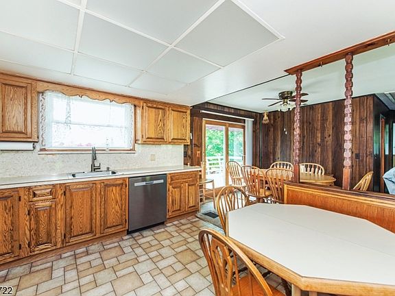 4th image of 103 Mountain Rd
