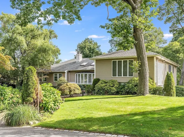 1 Melby Lane, East Hills, NY 11576