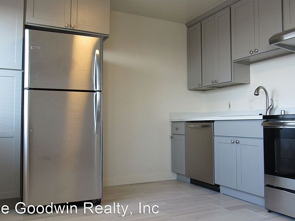 3rd image of 1800 39th Ave APT 4