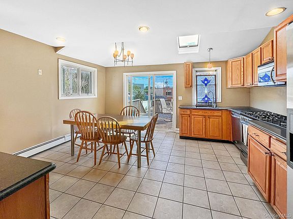 4th image of 3321 Murdock Avenue