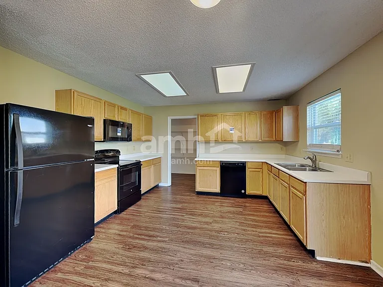 14470 Forsythia Ln — Photo 3
