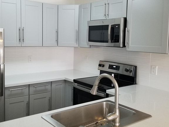 5th image of 4221 34th St #2B-2Ba-977Sqft