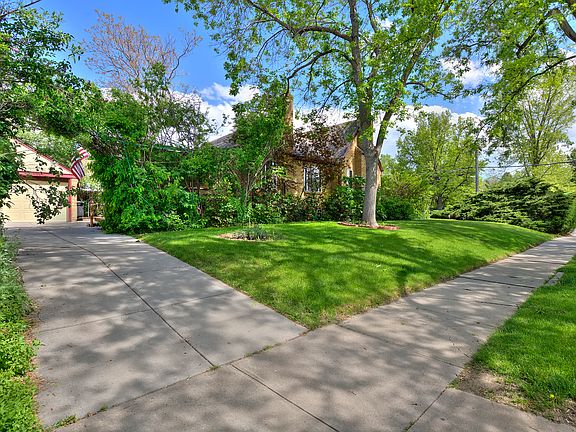 4th image of 1900 Dahlia St
