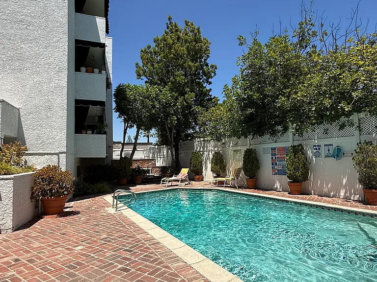 4950 Louise Ave #105 — Photo 19