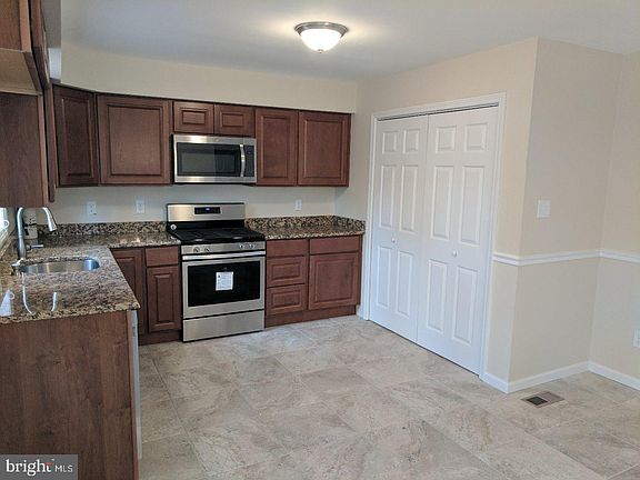 2nd image of 204 Bayberry St
