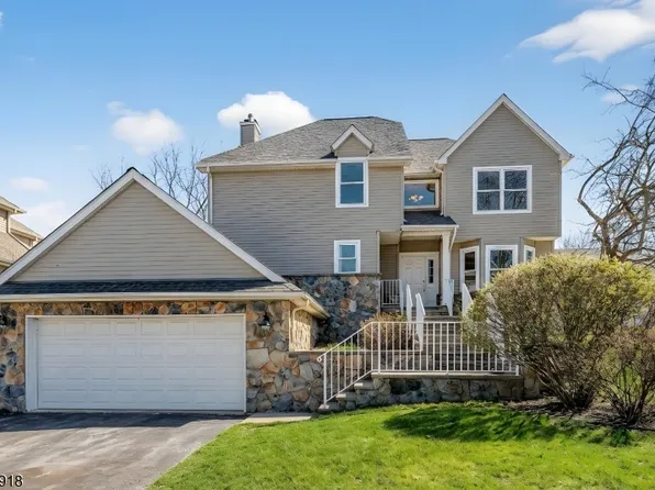 5 Witherwood Dr, Hamburg, NJ 07419