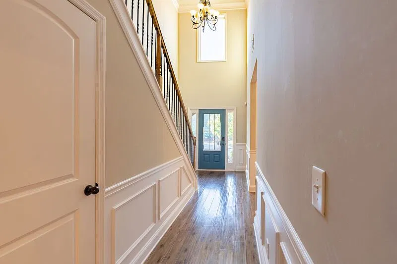 4 bed, 3.0 bath, 2431 sqft, $2,800 — Photo 2