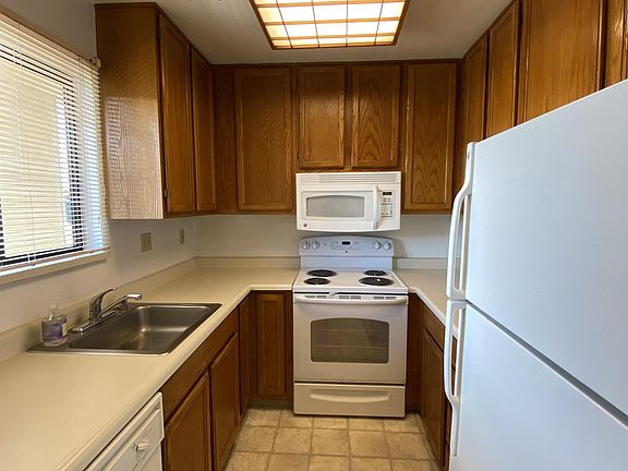 5th image of 1117 Laguna Ave APT 3-2