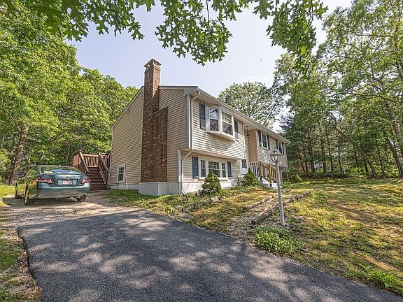 3rd image of 24 Lantern Ln