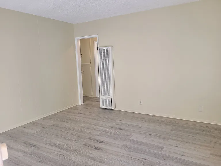 643 Hill St #B — Photo 4