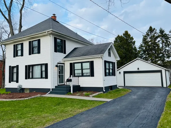421 Ela St, Barrington, IL 60010