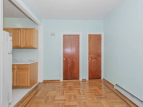 2418 East 23rd Street image 11 of 40