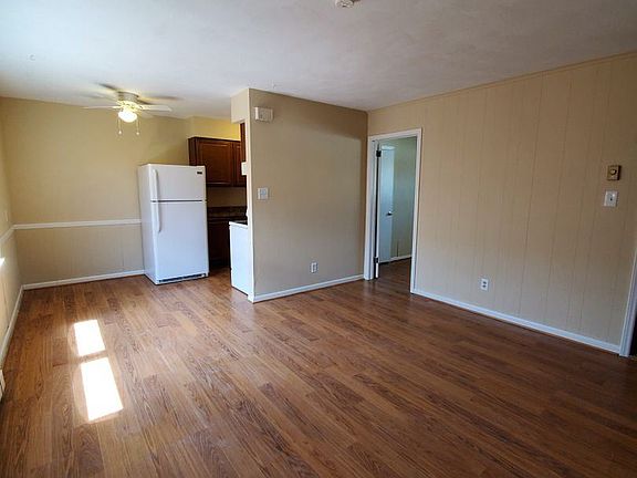 3rd image of 9635 Salem St APT 3