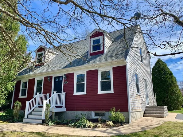 36 Brooks Farm Dr, Bristol, RI 02809