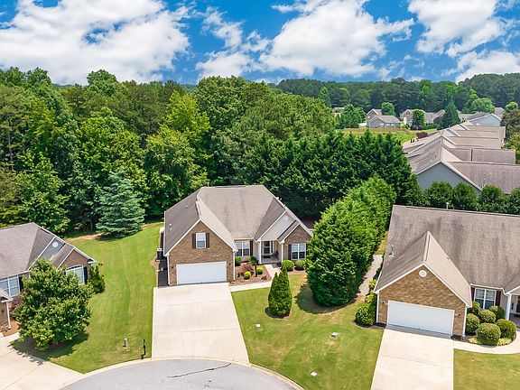 2nd image of 202 Wild Thorn Ln