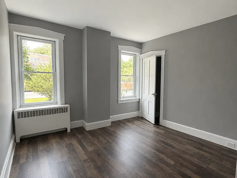 439 W High St — Photo 12