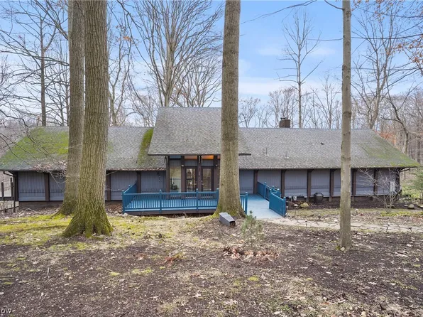 1345 Sugar Knoll Dr, Akron, OH 44333