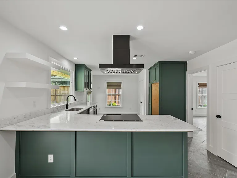 312 W 31st St — Photo 20