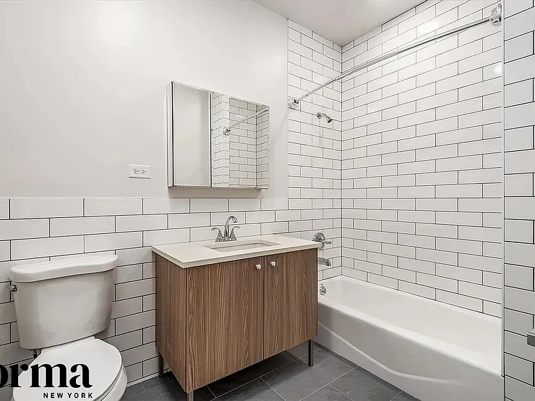 5110 Vernon Blvd #2B — Photo 6