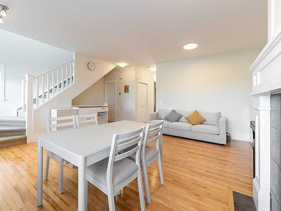 3rd image of 1024 W Wentworth Rise SW