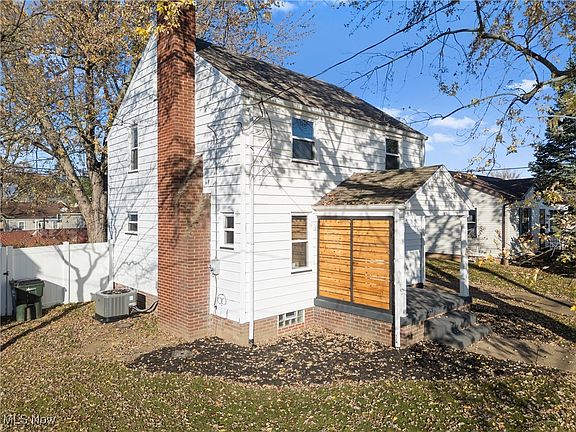 3rd image of 1123 29th St NE