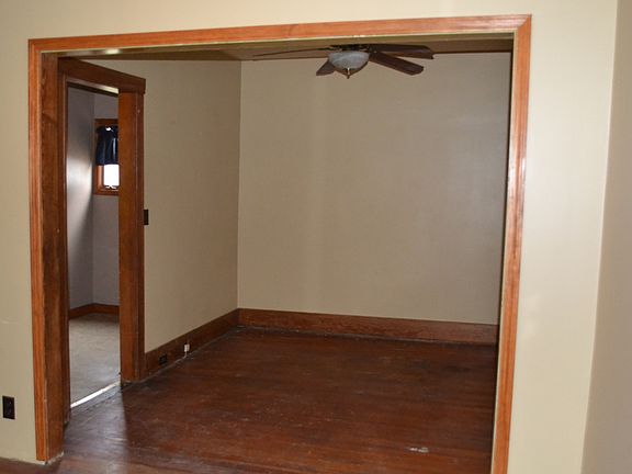 4th image of 915 Johnson St