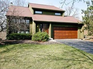 2730 Vernon Ct, Woodridge, IL