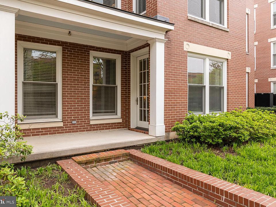 1st image of 910 Powhatan St #106S