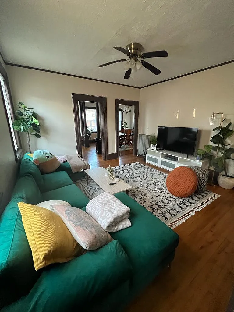 4 bed, 1750 sqft, $2,999 — Photo 2