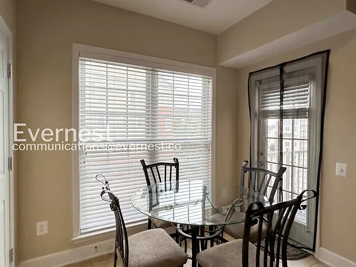 3 bed, 2.5 bath, 2133 sqft, $2,750 — Photo 3