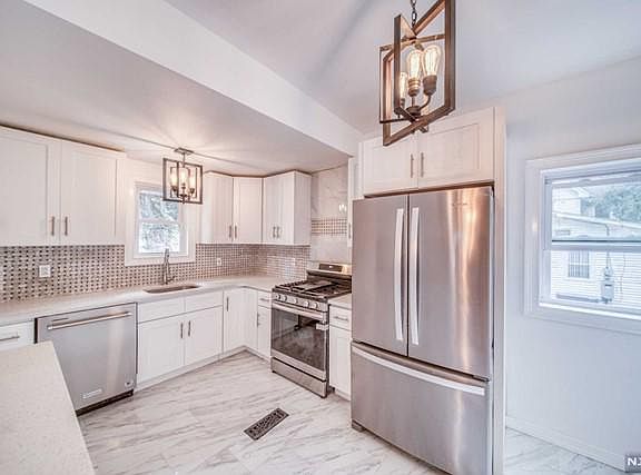 5th image of 287 W Forest Ave