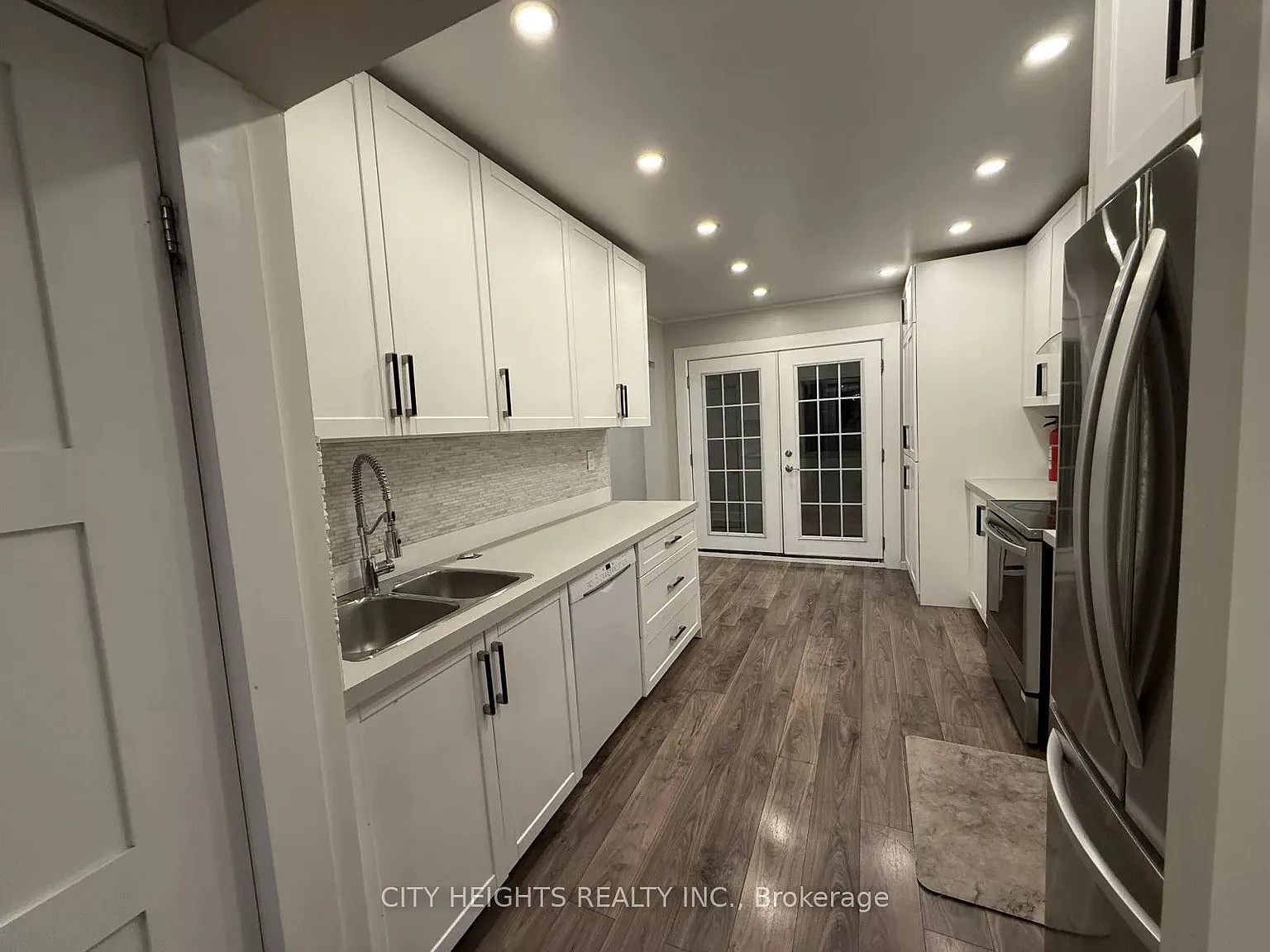 3 bed, $2,700 — Photo 1