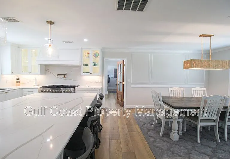 691 Russell St — Photo 34